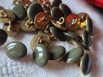Lot 10 mini boutons vintage en métal vert kaki 0,9 cm sur 1,1 cm  ref 1955