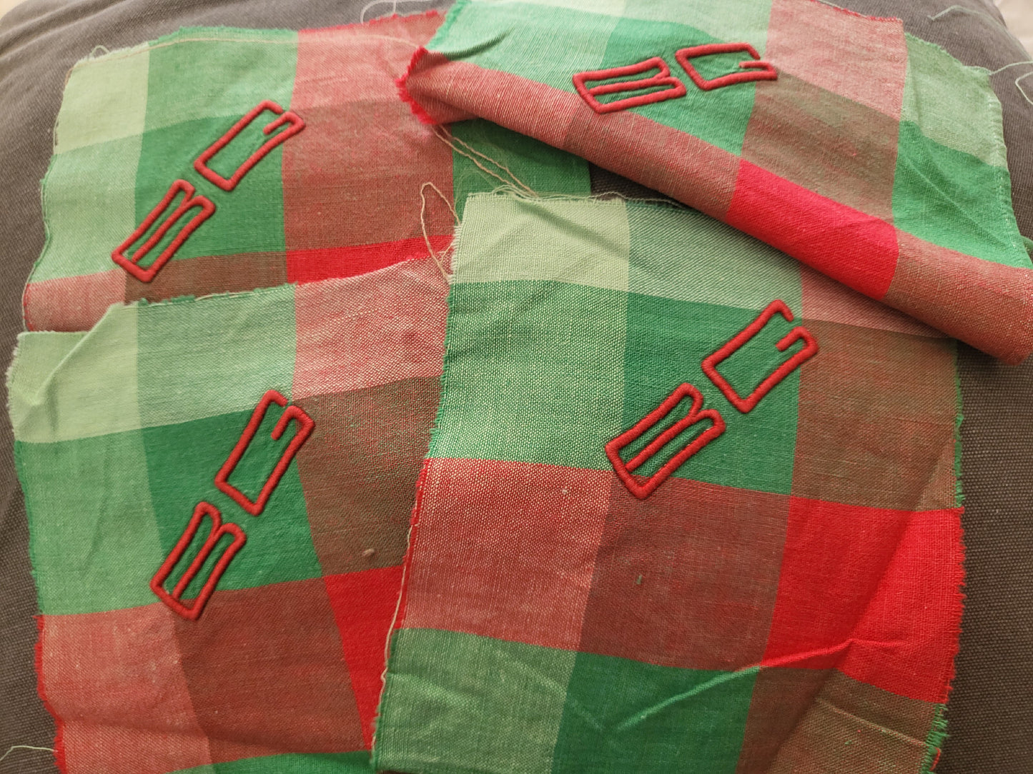 Lot 4 anciens monogramme BC ou BG  vert création patchwork couture recup  B6