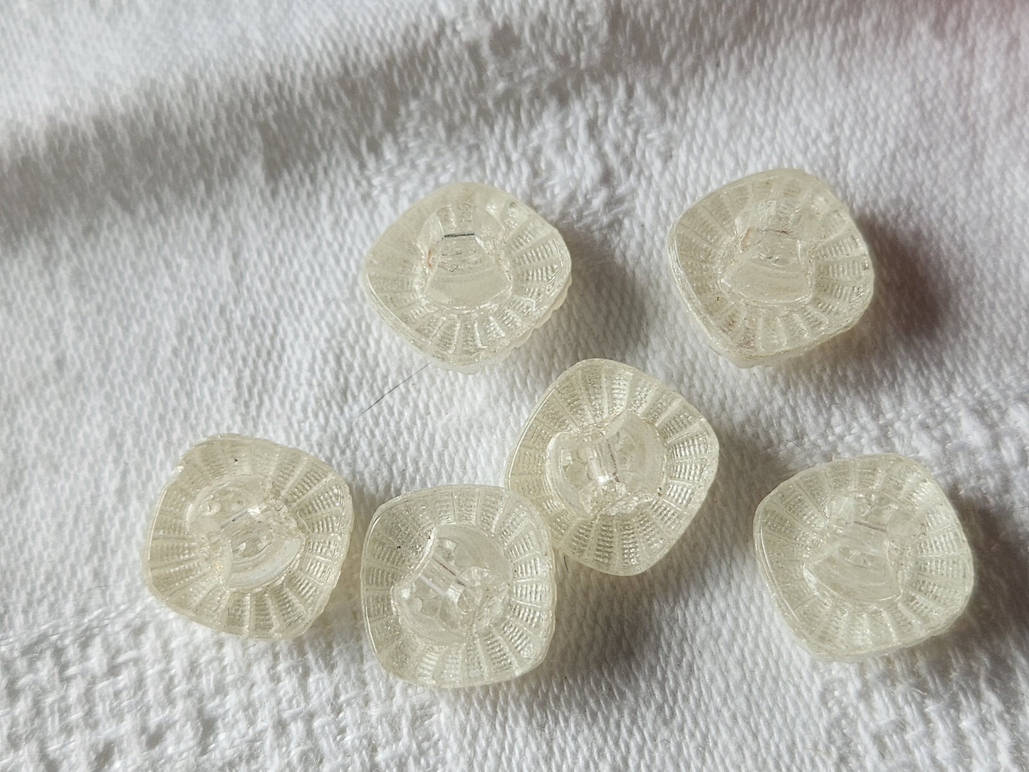 Lot 6 petits boutons anciens en verre marguerite manque de couleur 1,2 ref 4808