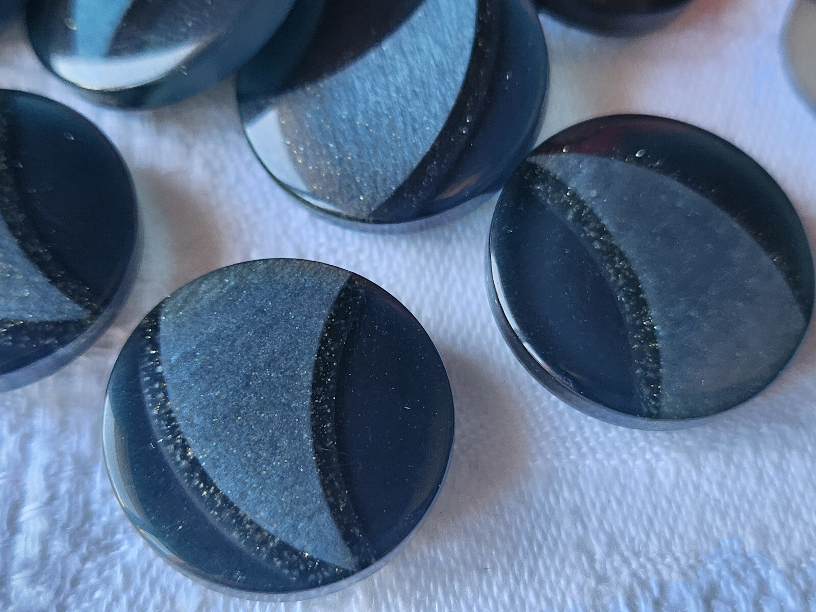 Lot 5 boutons vintage bleu inclusion filet paillette pied 2,1 cm ref 405