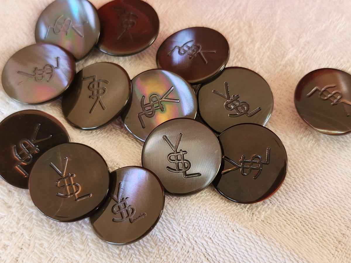 Lot 11 boutons vintage en nacre YSL haute couture gris et marron 1,5 cm ref 6584