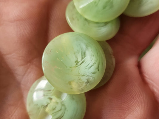 Lot 12 jolis boutons vintage vert  camaieu 1,8 cm ref 2304