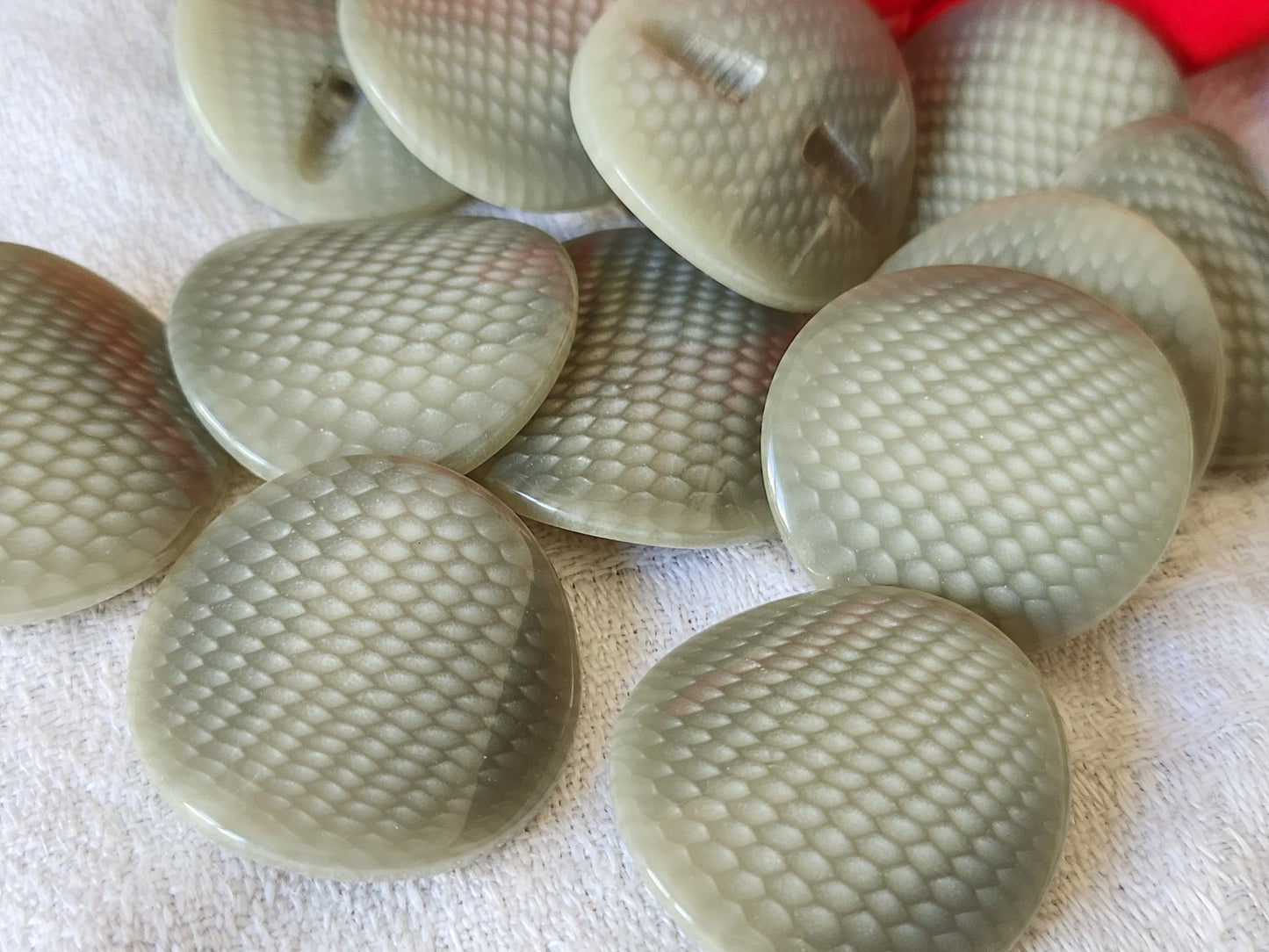 Lot 6 gros boutons vintage gris courbe motif pied 2,7 cm ref 631