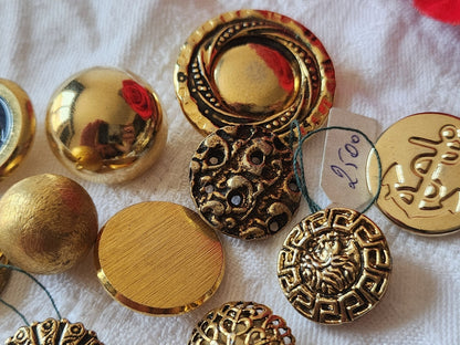Lot 11 boutons vintage en métal doré panaché 1,6 à 2,8 cm ref 6049