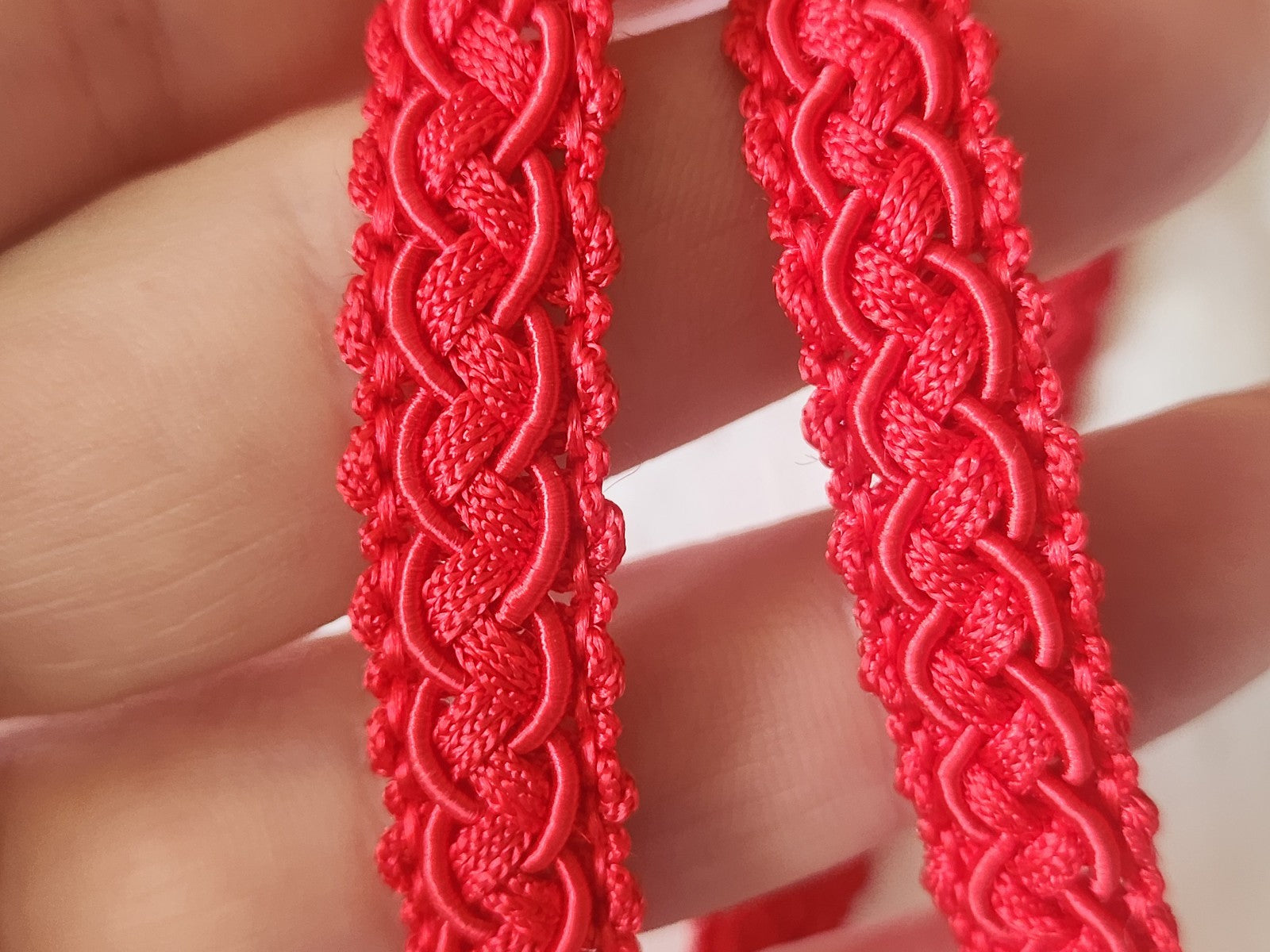 Galon vintage rouge lumineux large 3 métres sur 1 cm A3