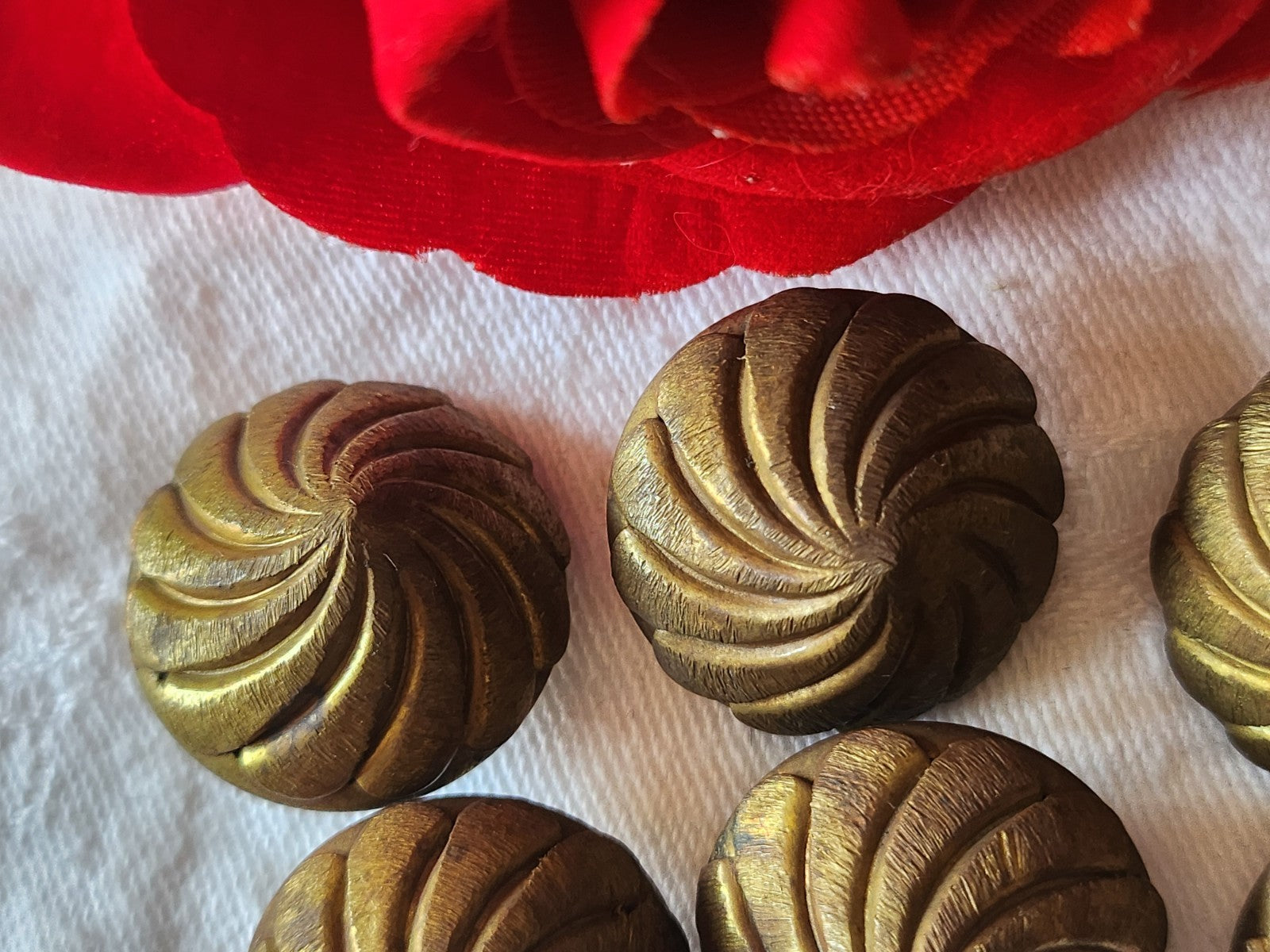 Lot 6 boutons anciens en metal gros spirale volume 2,4 cm ref 6051