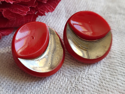 Duo boutons anciens en verre avec rouge argenté année 50   à pied  1,8 cm G10F