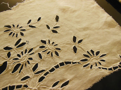 Broderie ancienne grosse main ajourée dentelle pour recup incrustation  B7