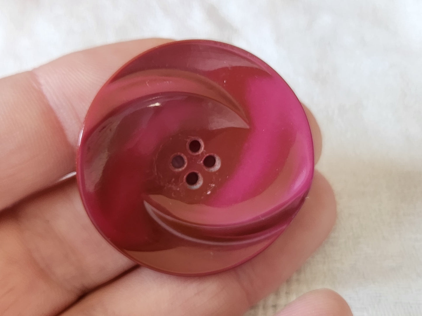 Gros bouton ancien prune rose fushia 3,7 cm G19O