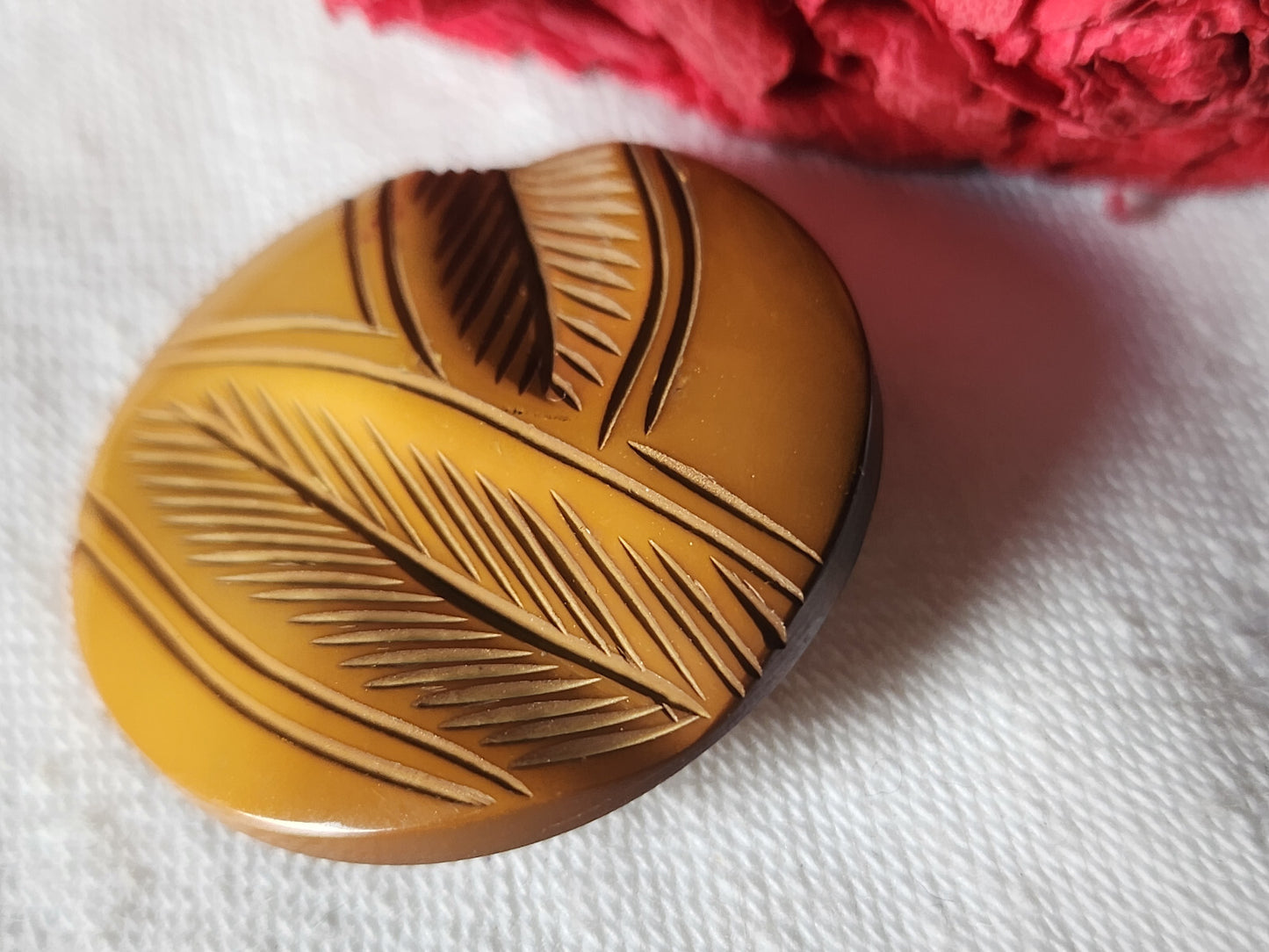 Collection bouton ancien camel camaieu motif feuillage relief 3,3 cm G8O
