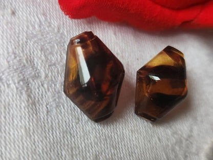 Duo boutons anciens en verre berlingot marron ecaille  1,4 sur 1,8 cm D9H