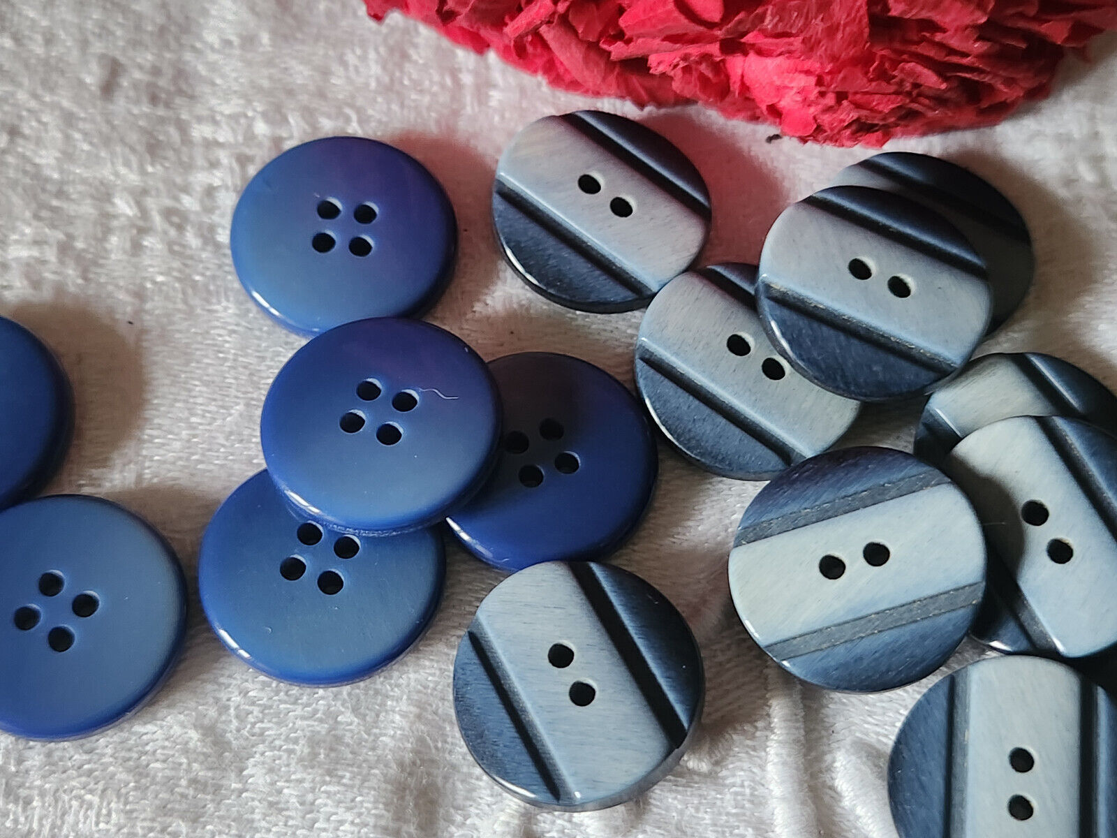 Lot 16 boutons vintage bleu 2 series à trous  1,8 cm ref 3160