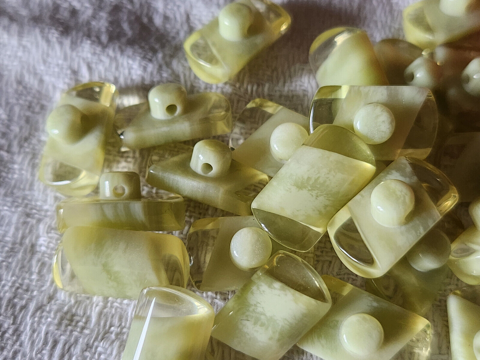 Lot 8 boutons vintage buchette pied vert superbe 0,8 sur 1,5 cm ref 817