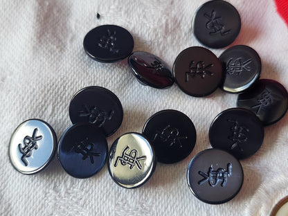 Lot  12  boutons vintage en nacre YSL siglé haute couture 1,1 cm ref 2439