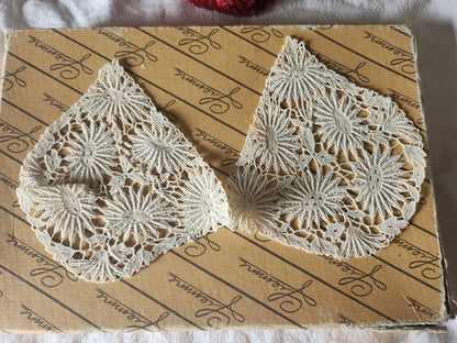 Ancienne partie de col ? en dentelle fleur superbe 23,5 cm B1-81