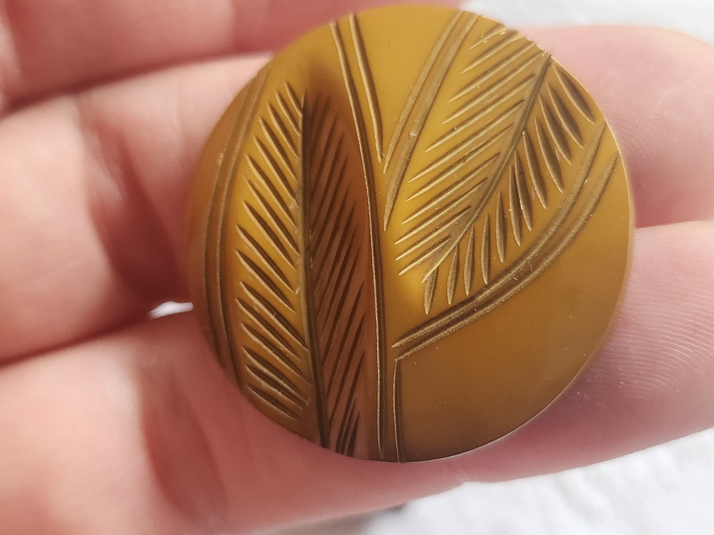 Collection bouton ancien camel camaieu motif feuillage relief 3,3  cm D5N