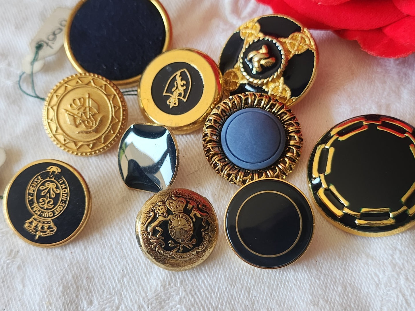 Lot 10 boutons vintage en métal doré bleu 1,7 à 2,8 cm ref 6036