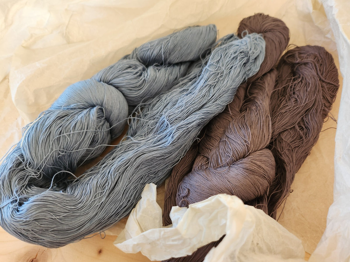 Lot 2 énormes écheveau de fil ancien gris bleu  168 grammes mercerie couture B8