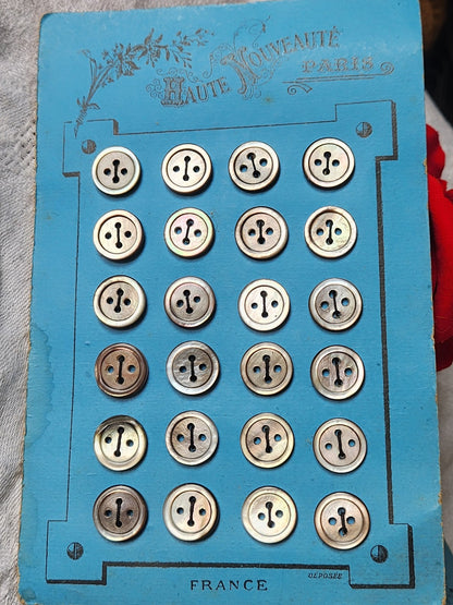 Plaque 24 boutons anciens en nacre gris 1,2 cm année 20/30 N°6