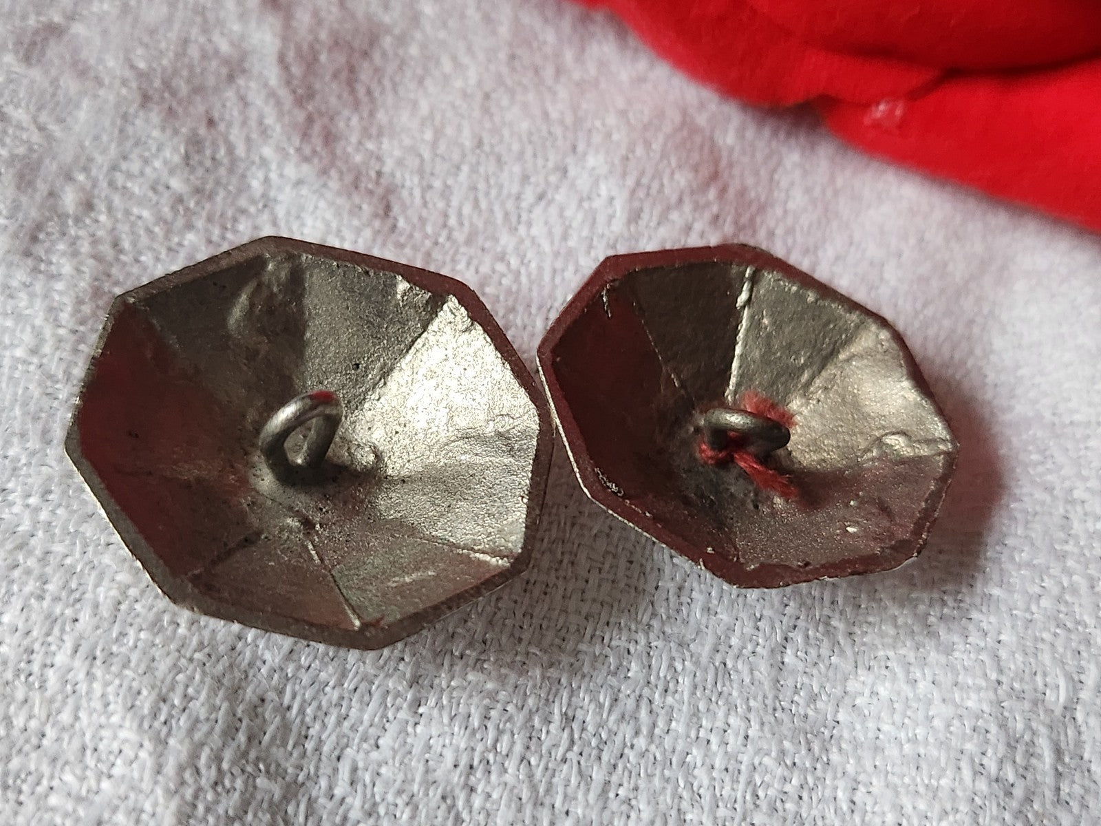 Duo boutons anciens en métal facette chapeau 2,5 cm D17J
