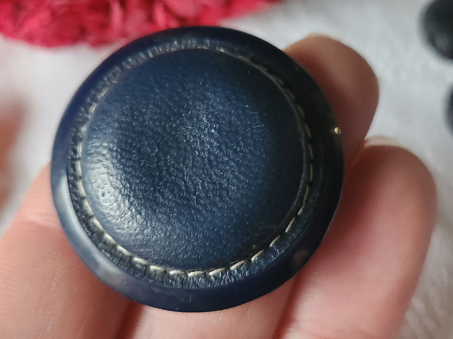 Collection gros bouton coeur cuir bleu monture resine 3,7 cm ref 1580