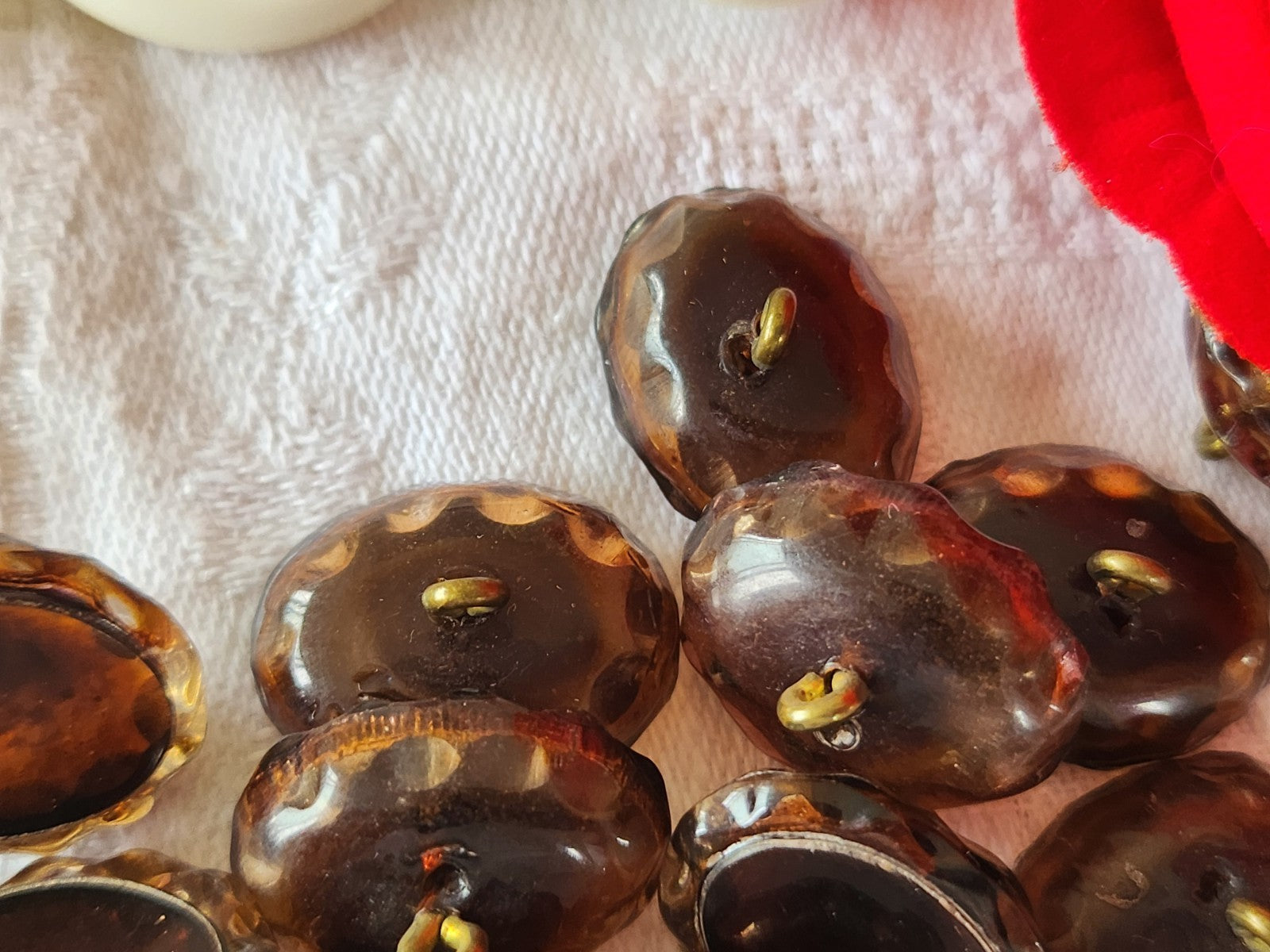 Lot 6 boutons anciens effet strass marron 1,6 sur 2 cm pied métal ref 5995