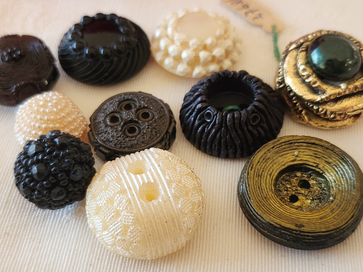 Lot 10 boutons vintage resine  panaché  1,4 à 2,5 cm ref 6686
