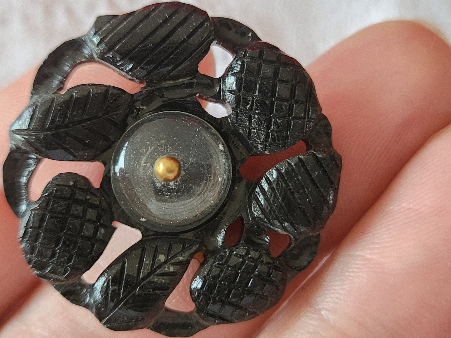 Gros bouton ancien collection noir  ajouré  original pied  3,2 cm ref 6000