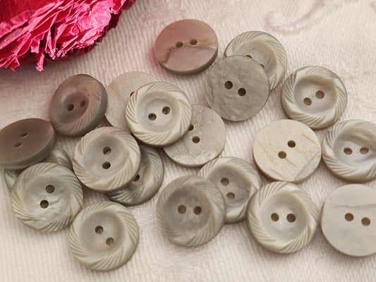 Lot 18 petits boutons vintage gris 1,1 cm trous travaillé ref 337