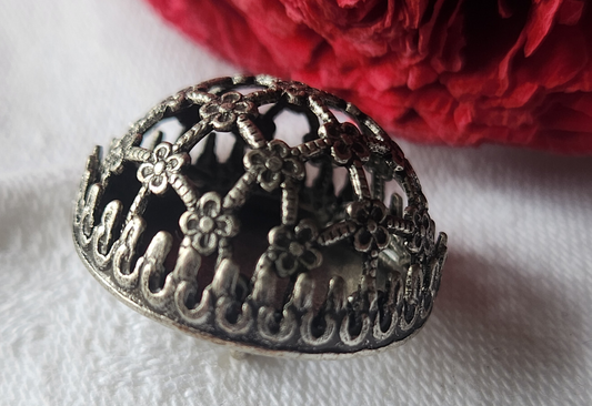 Gros bouton ancien en métal ajouré 2,3 cm dentelle argenté  vintage G17D