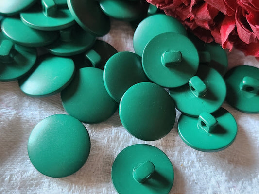 Lot 24  boutons vert lisse pied super qualité diamètre: 1,6 cm ref 248