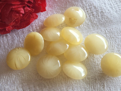 Lot 12 boutons vintage beige veiné jolis transparent pied 1,2 cm ref 3795
