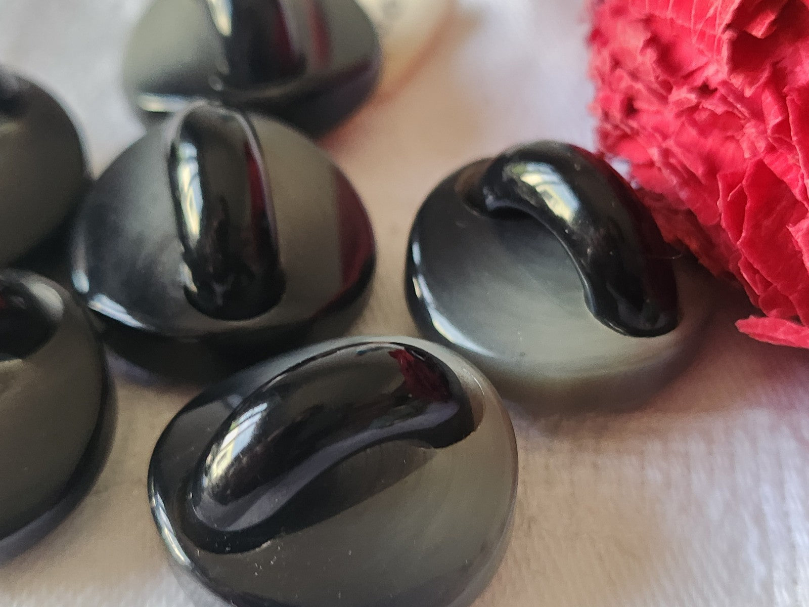 Lot 6 superbes boutons vintage anse noir haute pied 2,2 cm ref 3749