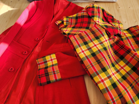 Ancienne veste et robe vintage neuve enfant rentrée voir taille dans annonce B8