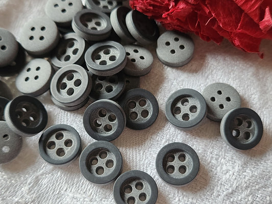 Lot 34 boutons vintage petits gris mat deux trous  1,1 cm ref 2721