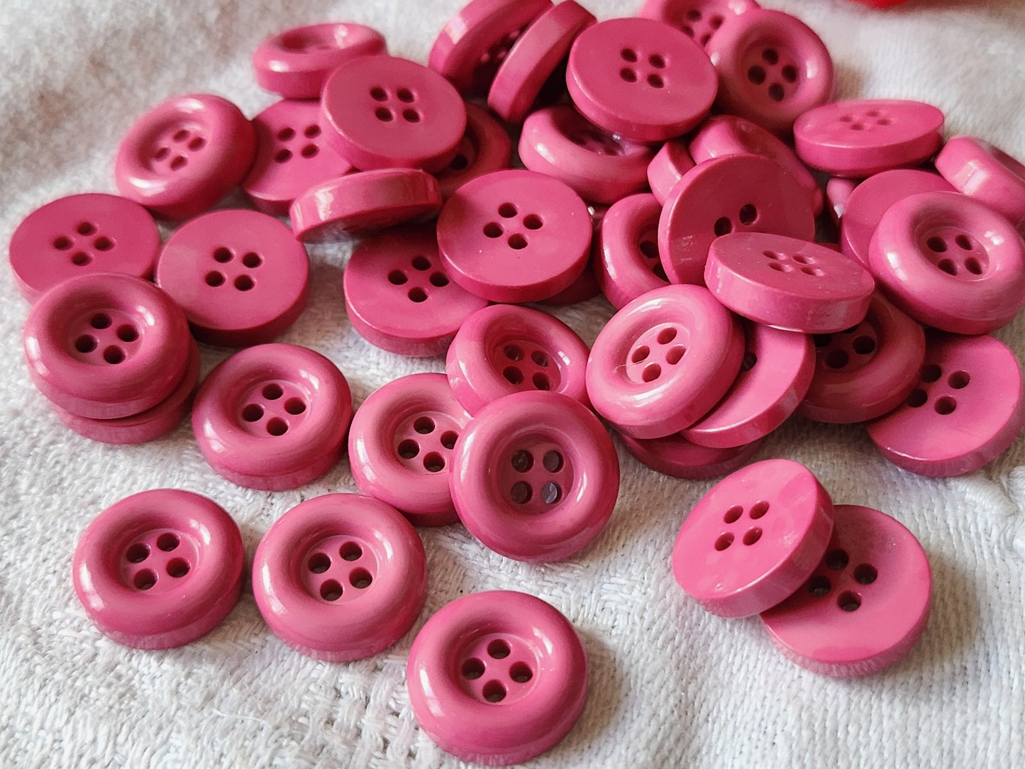 Lot 30  boutons vintage camaieu rose épais trous 1,2 cm ref 0048