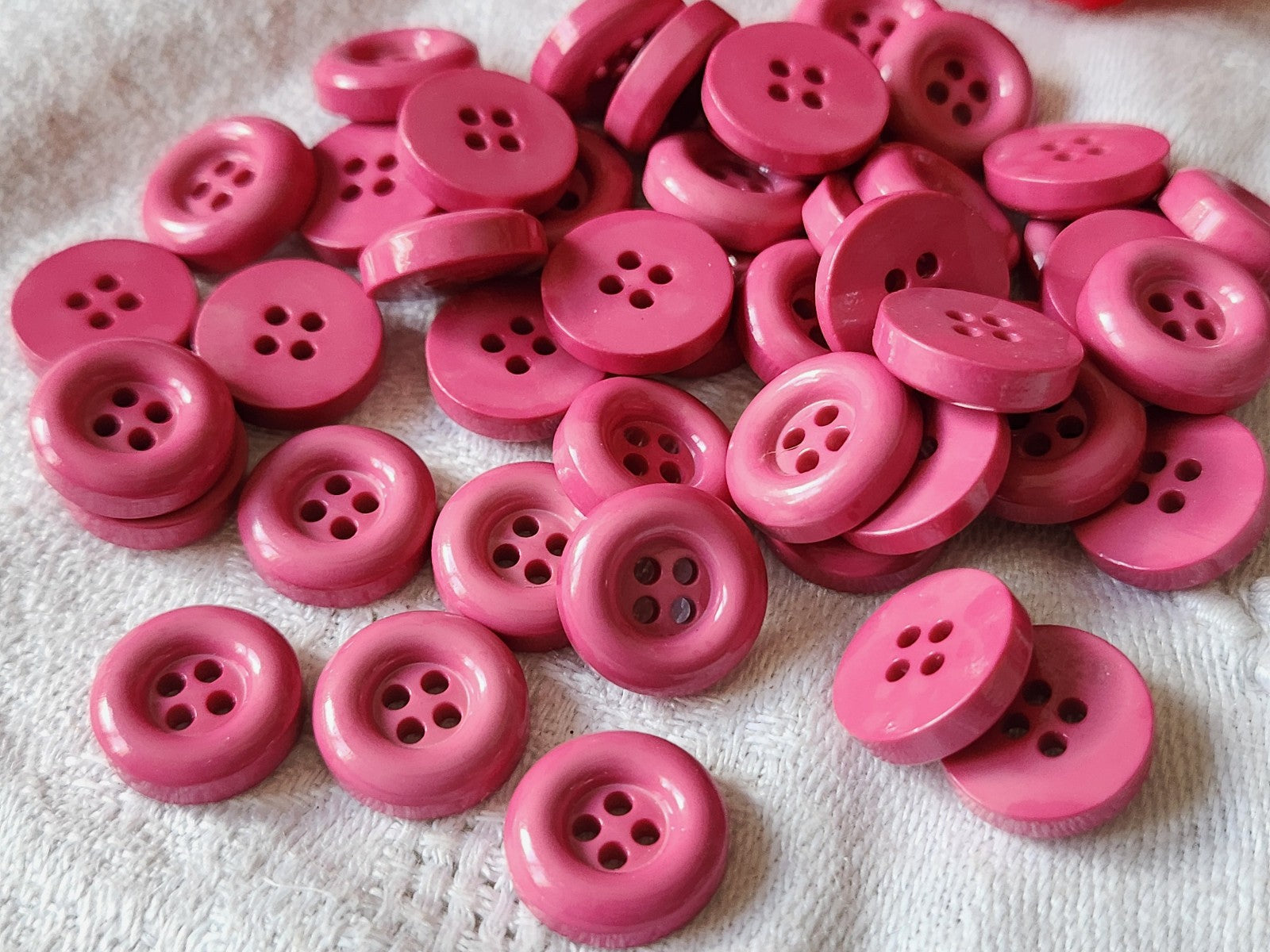 Lot 30  boutons vintage camaieu rose épais trous 1,2 cm ref 0048