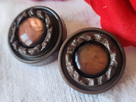 Duo gros boutons vintage marron coeur nacré orange pied  2,6 cm D11J