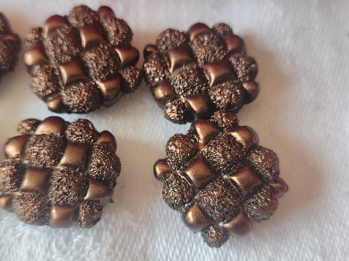 Lot 6 boutons vintage en résine marron tablette pied 1,7 cm motif carré ref 1442