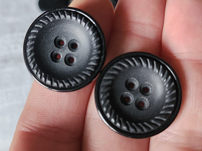 Lot 8 boutons vintage noir travaillé pied 2,4 cm ref 1799