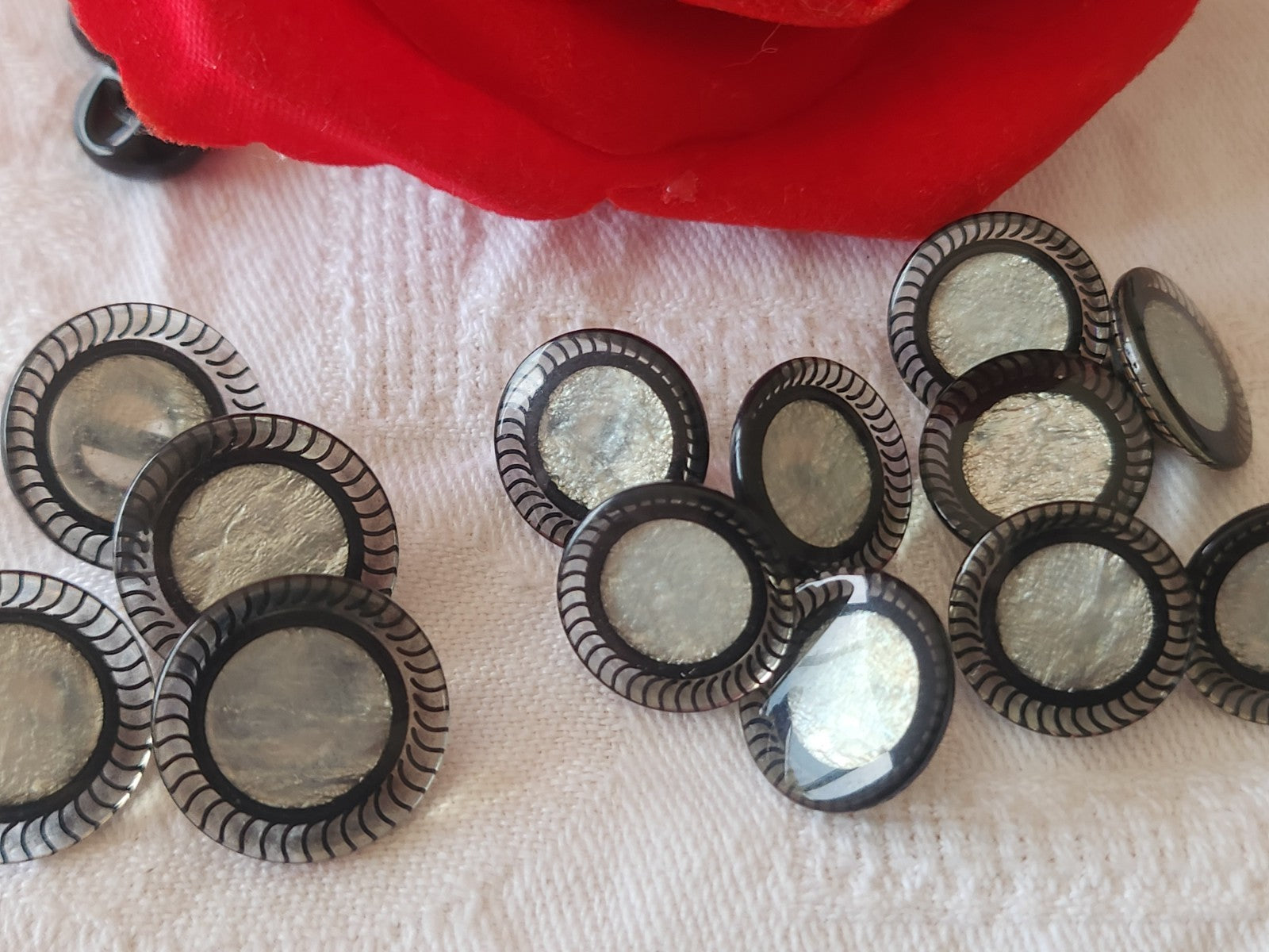 Lot 13 boutons vintage cœur noir satiné nacré pied 1,5 cm et 1,7  ref 6427