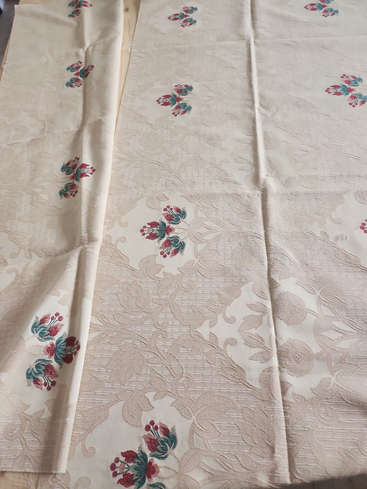 Deux coupons anciens tissu ecru damassé 1 m 90 sur 59 cm et 1  m 25 sur 44cm B4