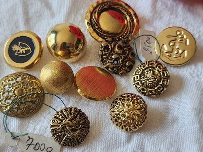 Lot 11 boutons vintage en métal doré panaché 1,6 à 2,8 cm ref 6049
