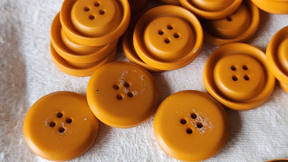 Lot 21 boutons vintage marron ocre dos à nettoyer 22 mm ref 2574