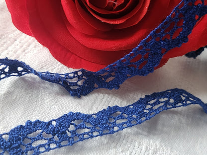 Dentelle vintage bleu  coton 3 métres sur 1,3 cm A1