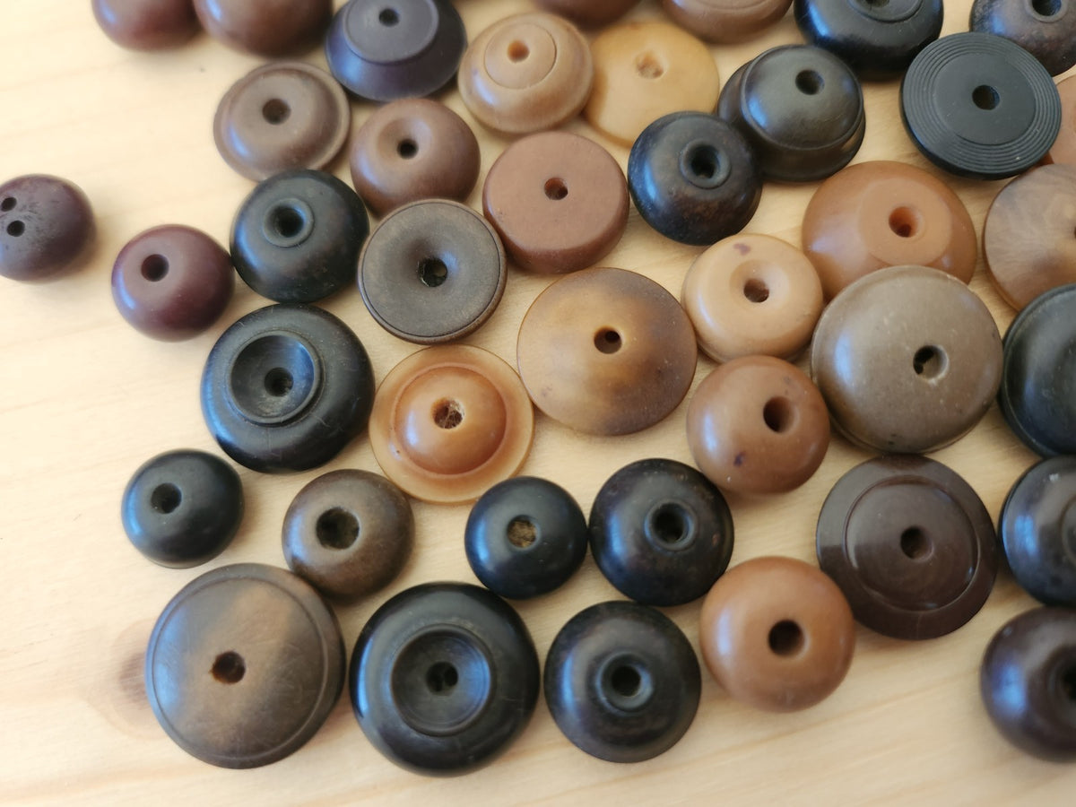 Lot  boutons anciens en corozo dit "sifflets" listing 1,1 à 1,8 cm photo  T10