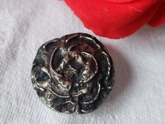 Bouton ancien en métal motif à definir 2,3 cm D5K