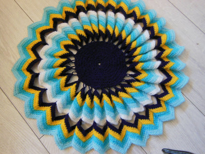 Pur vintage ancien napperon volumineux laine froufrou bleu jaune à terminer  B6