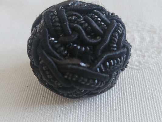 Ancien bouton passementerie resine perlé noir pied vintage 2,4 cm boule D17I
