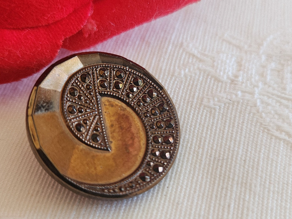 Ancien bouton en verre facette marron métallisé 2,2 cm ou 22 mm G4G